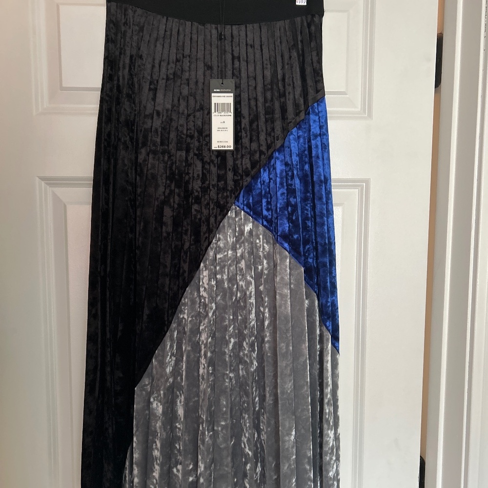 NWT BCBGMaxAzria Pleated Velvet Skirt (S)
